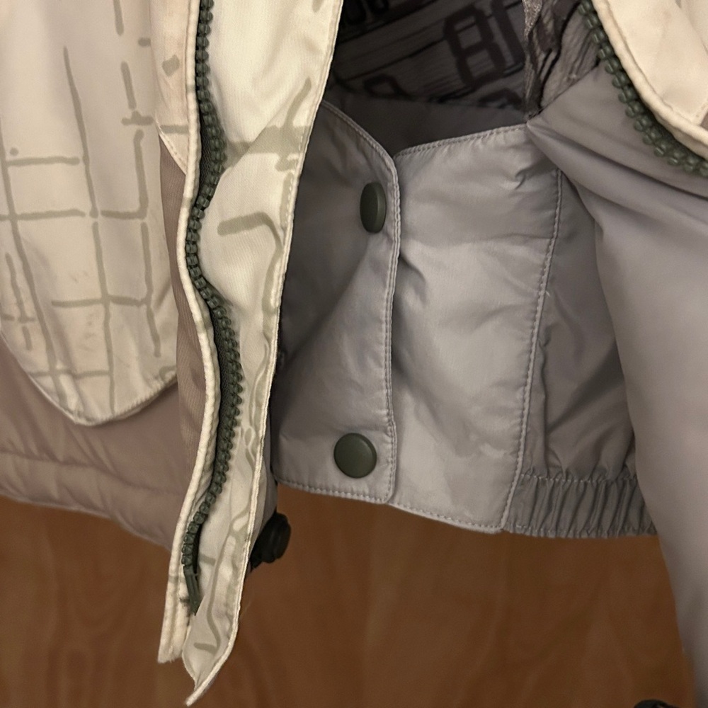 E408 Turbine Boardwear Snowboard Girl's Cream Hooded Jacket - Picture 7 of 16